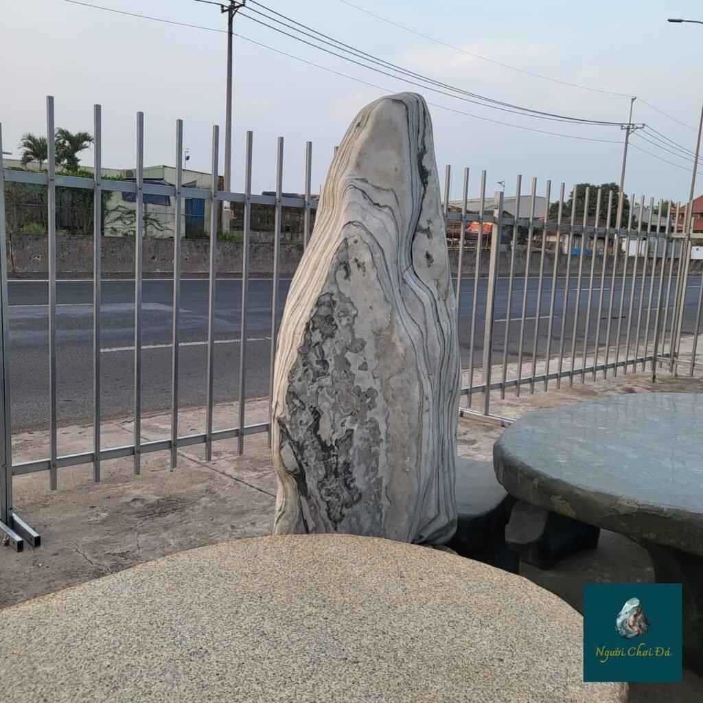Instagram post from nguoichoidacaocap. This post is in position 3.