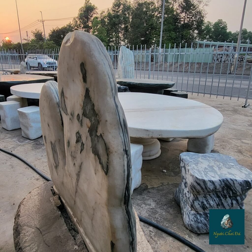 Instagram post from nguoichoidacaocap. This post is in position 1.