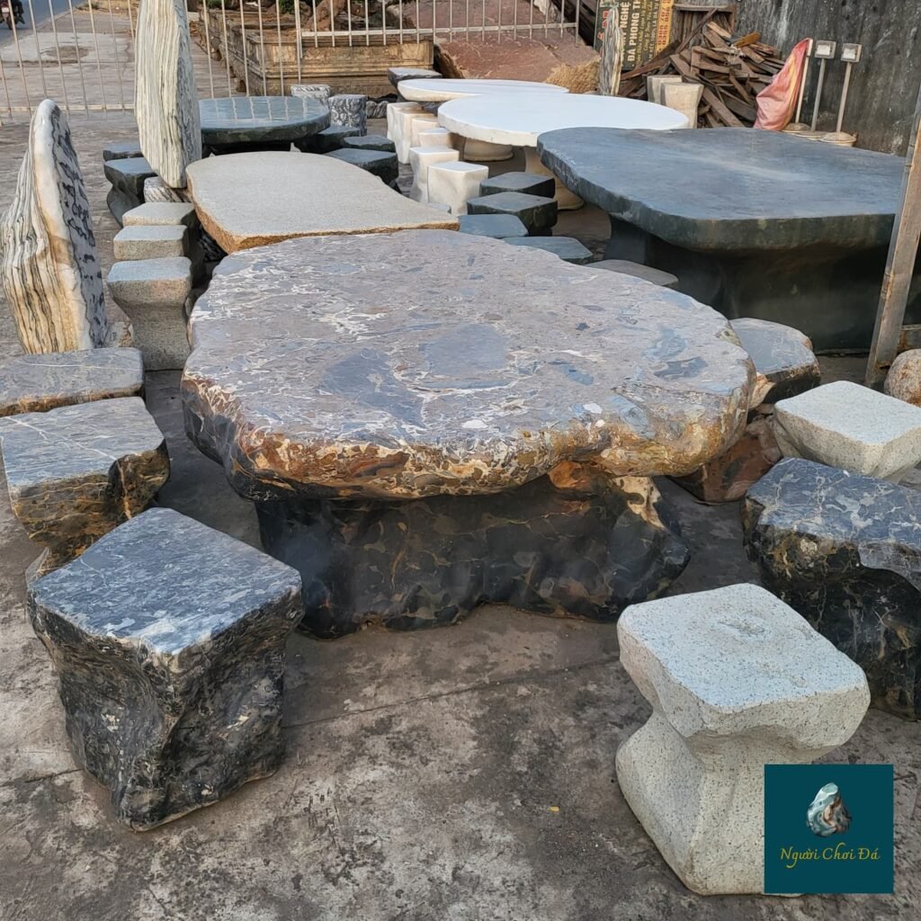 Instagram post from nguoichoidacaocap. This post is in position 2.