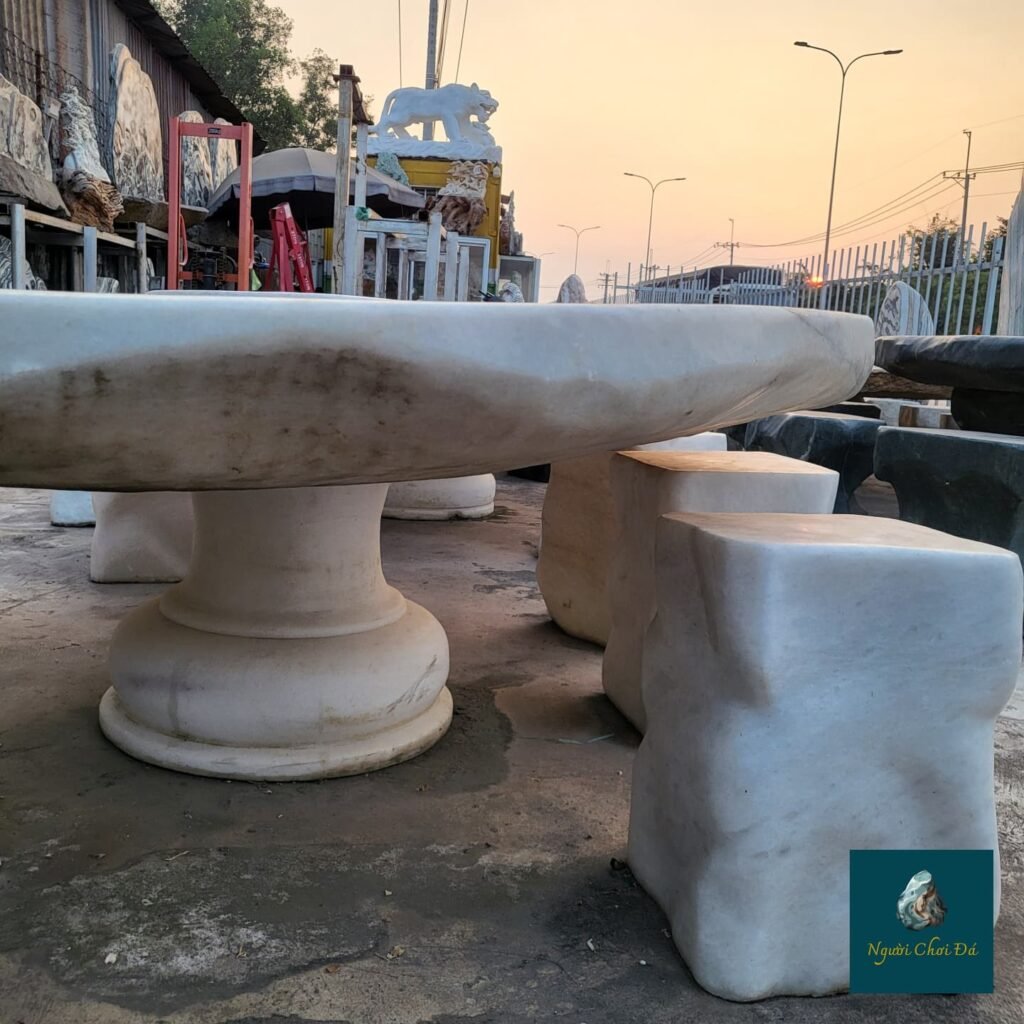 Instagram post from nguoichoidacaocap. This post is in position 2.