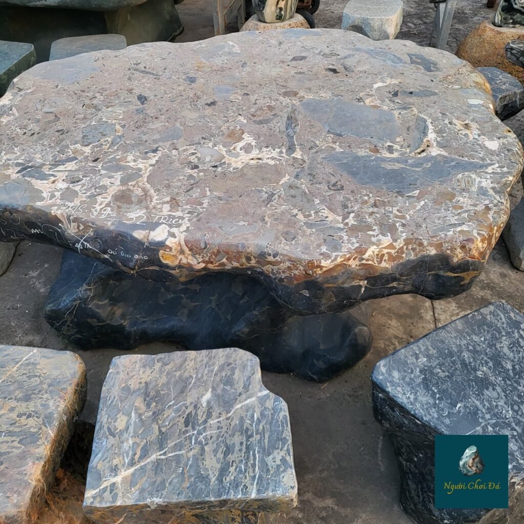Instagram post from nguoichoidacaocap. This post is in position 0.