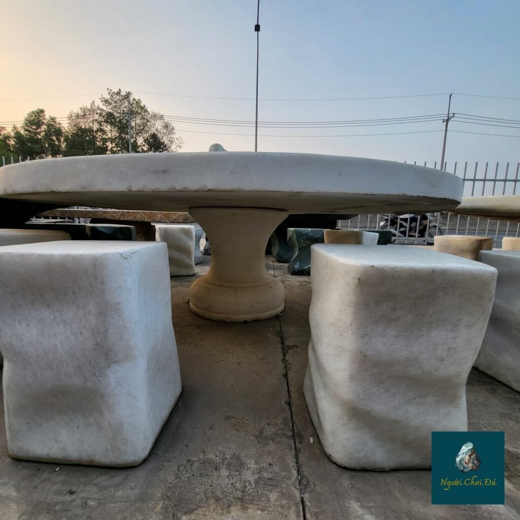 Instagram post from nguoichoidacaocap. This post is in position 2.