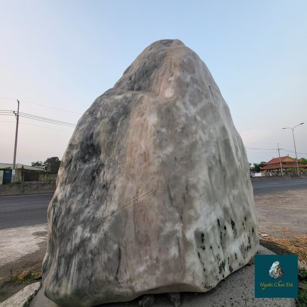 Instagram post from nguoichoidacaocap. This post is in position 2.
