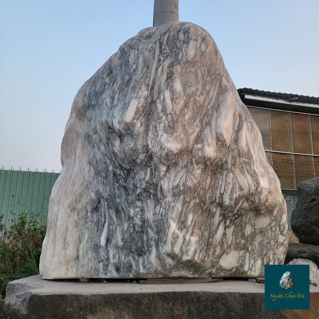 Instagram post from nguoichoidacaocap. This post is in position 0.