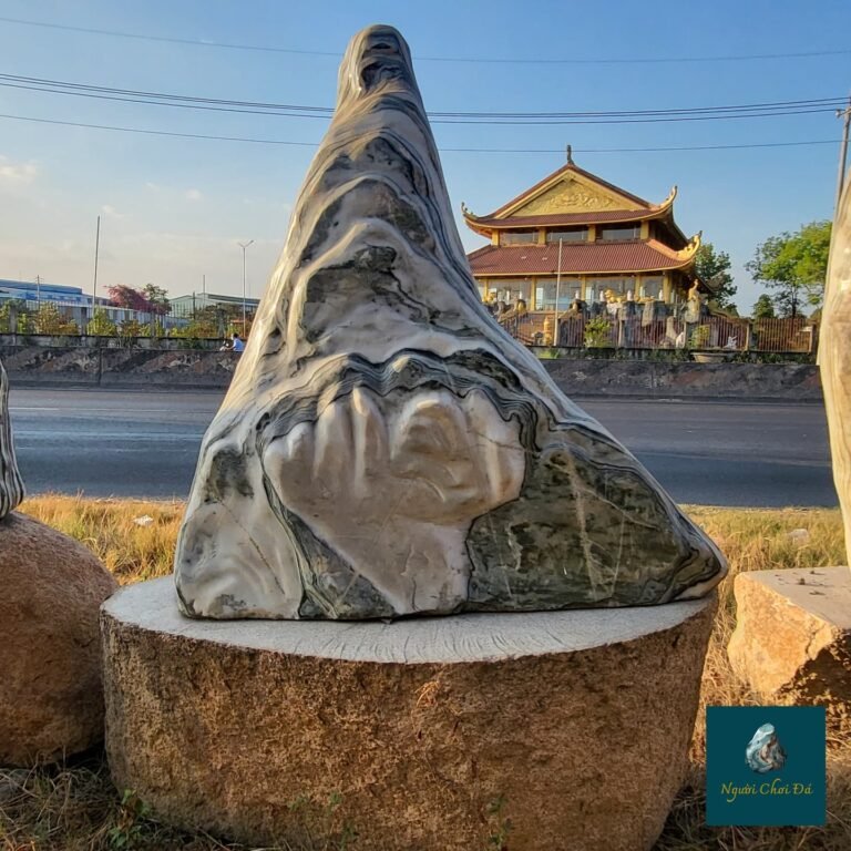 Instagram post from nguoichoidacaocap. This post is in position 44.