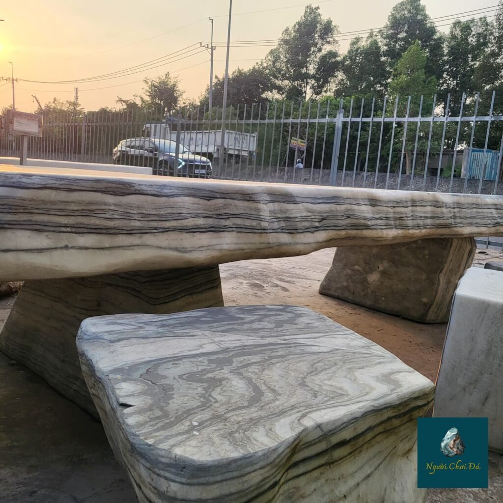 Instagram post from nguoichoidacaocap. This post is in position 2.