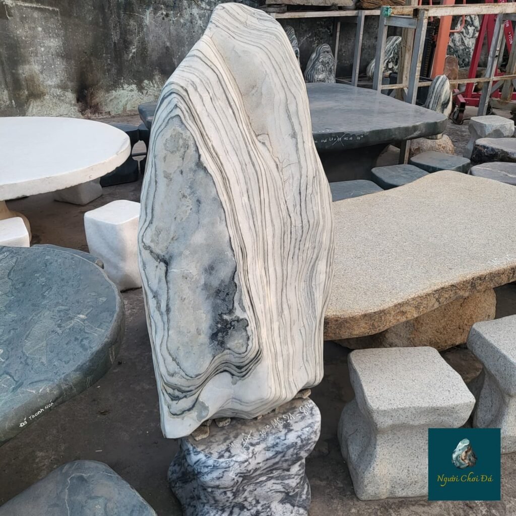 Instagram post from nguoichoidacaocap. This post is in position 0.